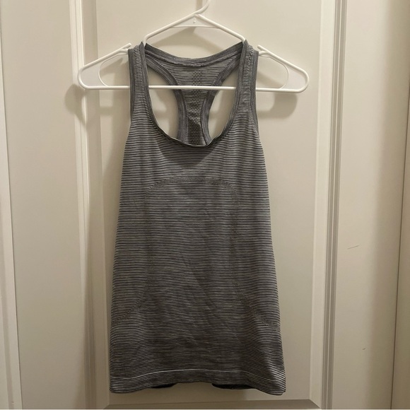 Lululemon Women's 6 Swiftly Racerback Tank Top Black White Striped Athletic Run - Picture 1 of 5